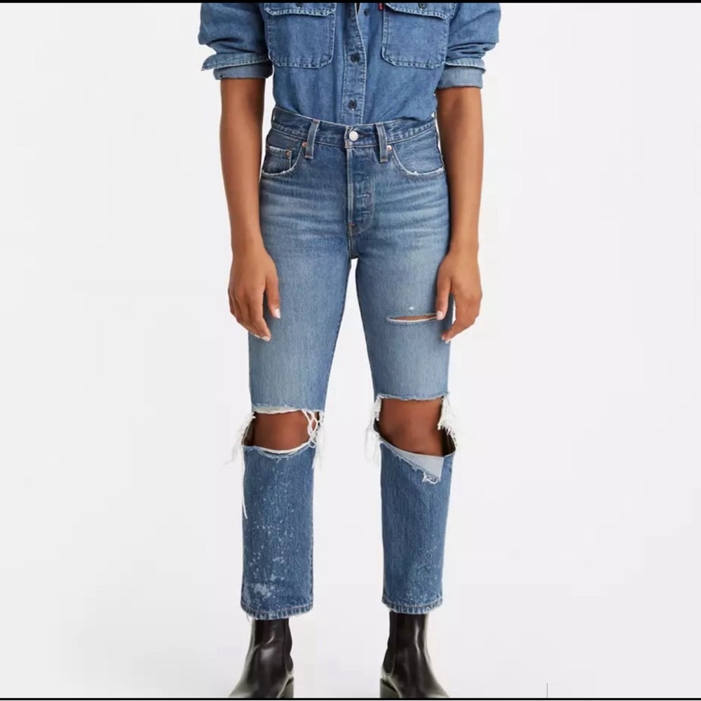 Levi original 501 cropped jeans woman’s NWT